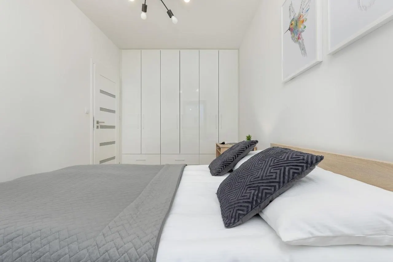 Chlodna Modern Apartment Near The Warsaw Centre By Noclegi Renters Poland